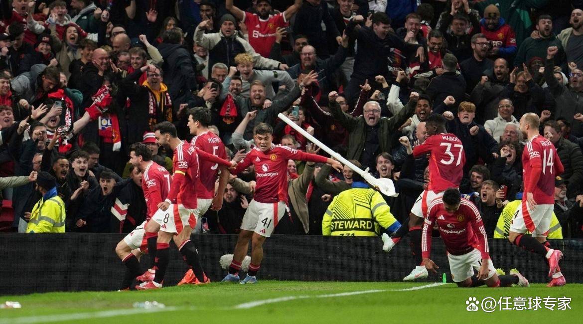 爱游戏体育平台-曼联火力全开战胜对手，夺回前瞻定位(曼联火力全开战胜对手,夺回前瞻定位的球员)