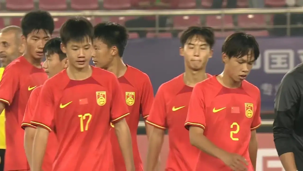 爱游戏登录-亚洲足球冠军赛中的激烈角逐(亚洲足球冠军赛中的激烈角逐是什么)