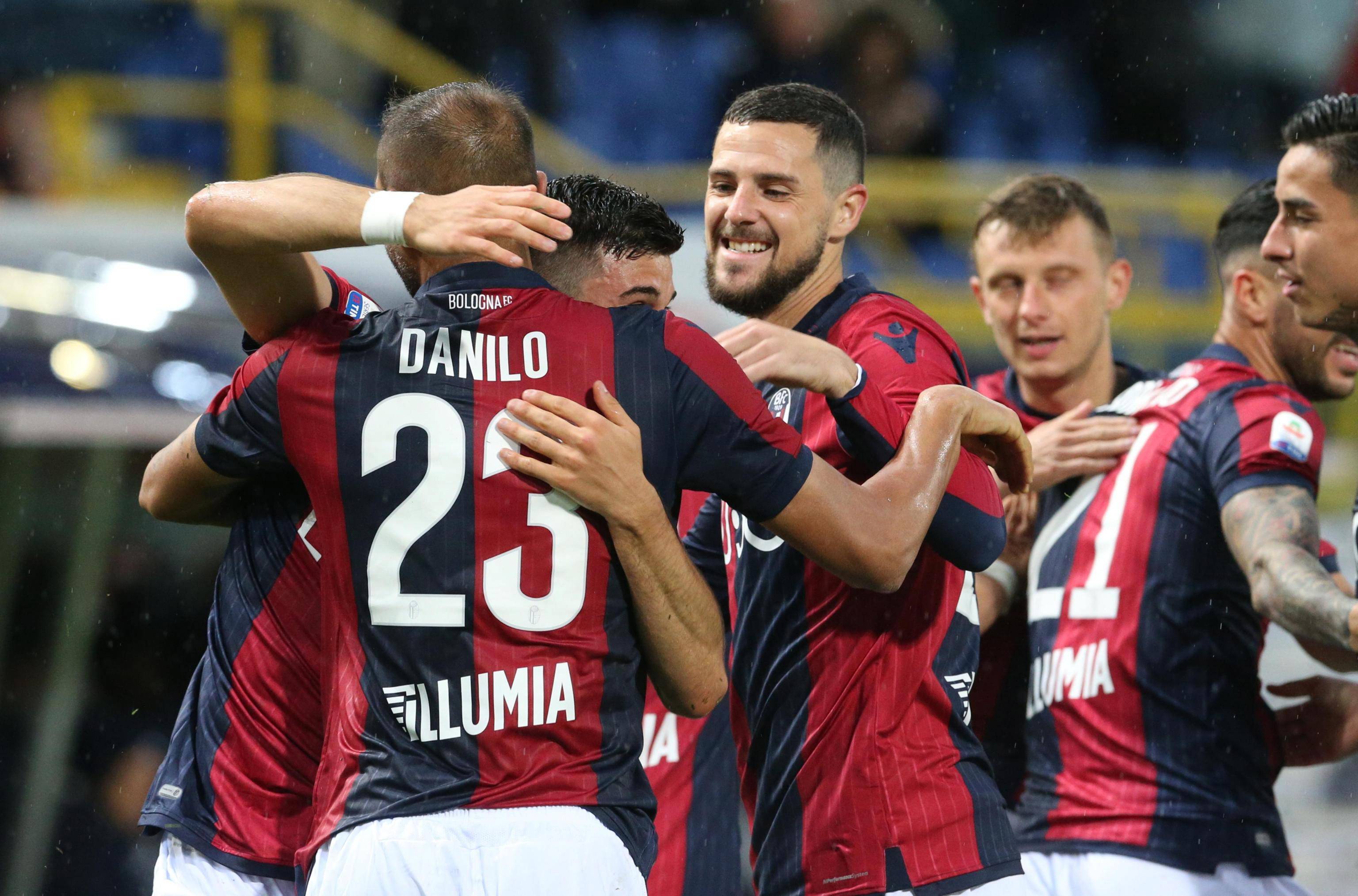 全新赛季吸引球迷目光,场上精彩纷呈的简单介绍 全新赛季吸引球迷目光,场上精彩纷呈的简单介绍