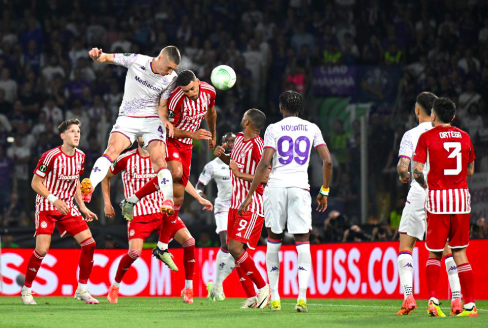 爱游戏在线登录-欧洲联赛争冠激烈，英超强队稳坐劲旅