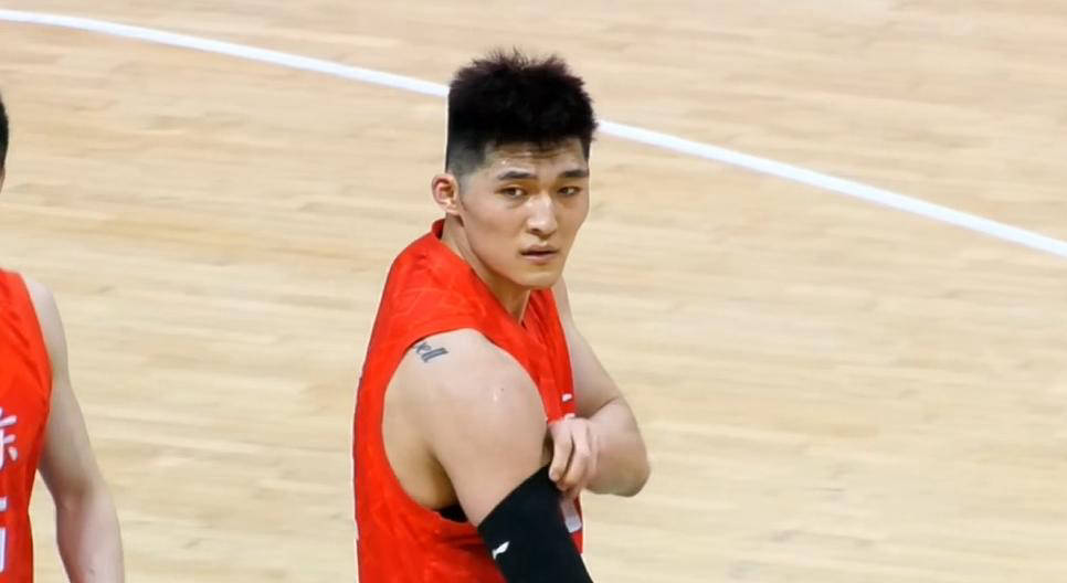 爱游戏app下载-辽宁队员表现抢眼，助队赢得关键胜利