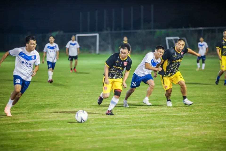 包含精彩绝伦！欧洲赛区赛事鏖战白热化的词条