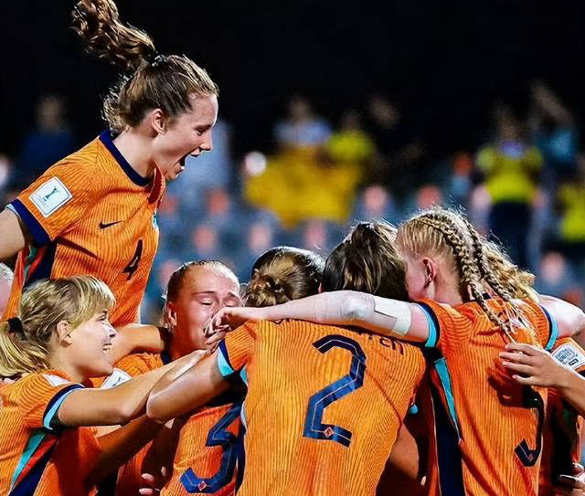 爱游戏官网-西班牙女足横扫新西兰，成功晋级美国联赛决赛