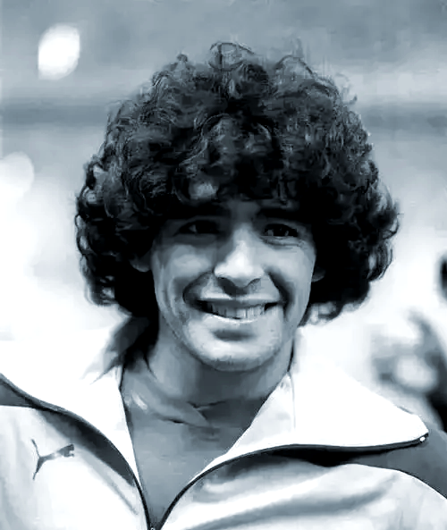 足坛传奇再登场,球场上的英雄迎来挑战 足坛传奇再登场,球场上的英雄迎来挑战