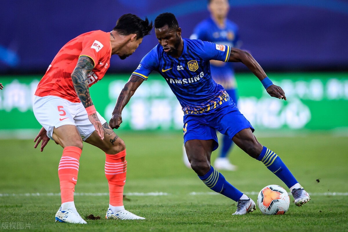 恒大队在实力对垒中取得胜利，赢得比赛领先优势的简单介绍