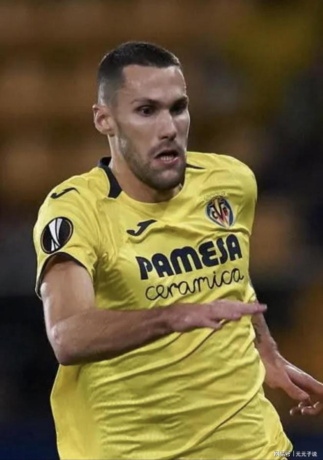 爱游戏-比利亚雷亚尔年轻球员脱颖而出，力争主力位置