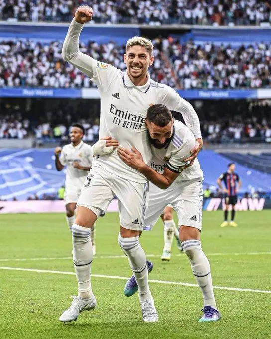 爱游戏官网-大巴黎力挫皇马，梦幻三连胜独占鳌头