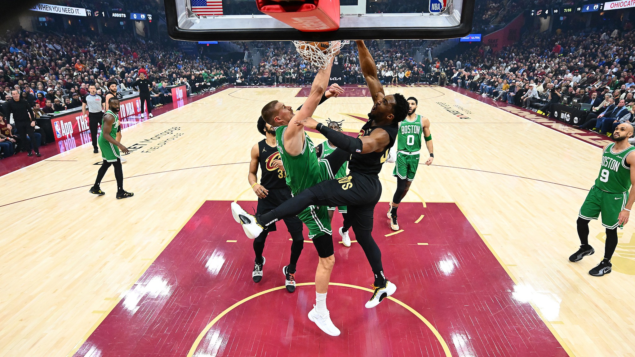 爱游戏亚洲官网-包含欧洲赛事球员拼尽全力，场面扣人心弦的词条