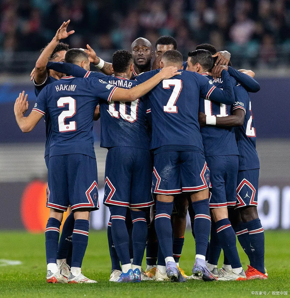 包含里昂球员状态持续火热，成为法甲赛场焦点的词条