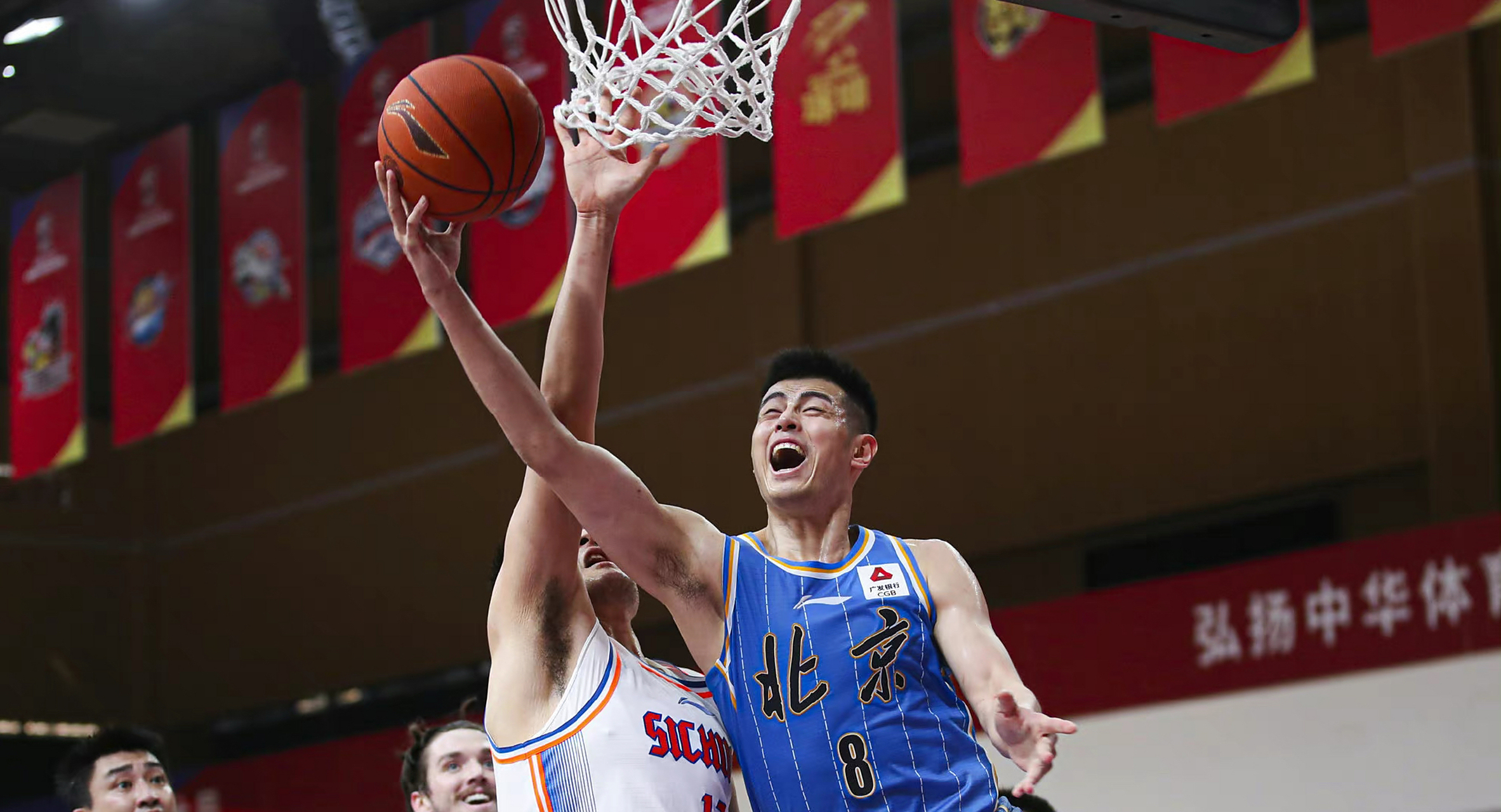 四川队展现顽强斗志,力争胜利! 四川队展现顽强斗志,力争胜利!