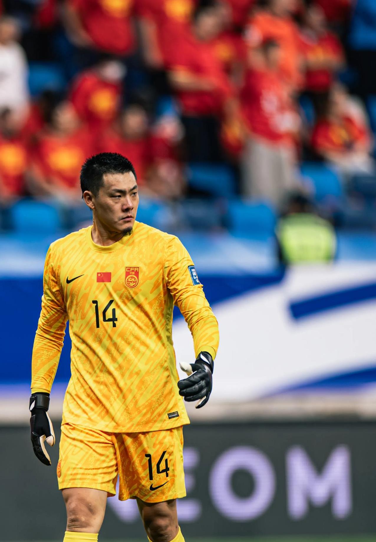 爱游戏体育下载-中国足球比赛进入白热化状态，球员斗志昂扬的简单介绍