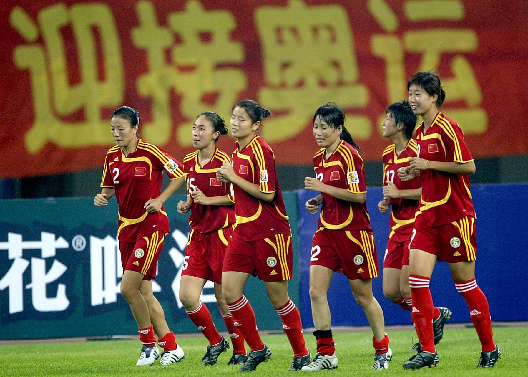 中国女足再次夺冠,比赛中体现团队精神 中国女足再次夺冠,比赛中体现团队精神