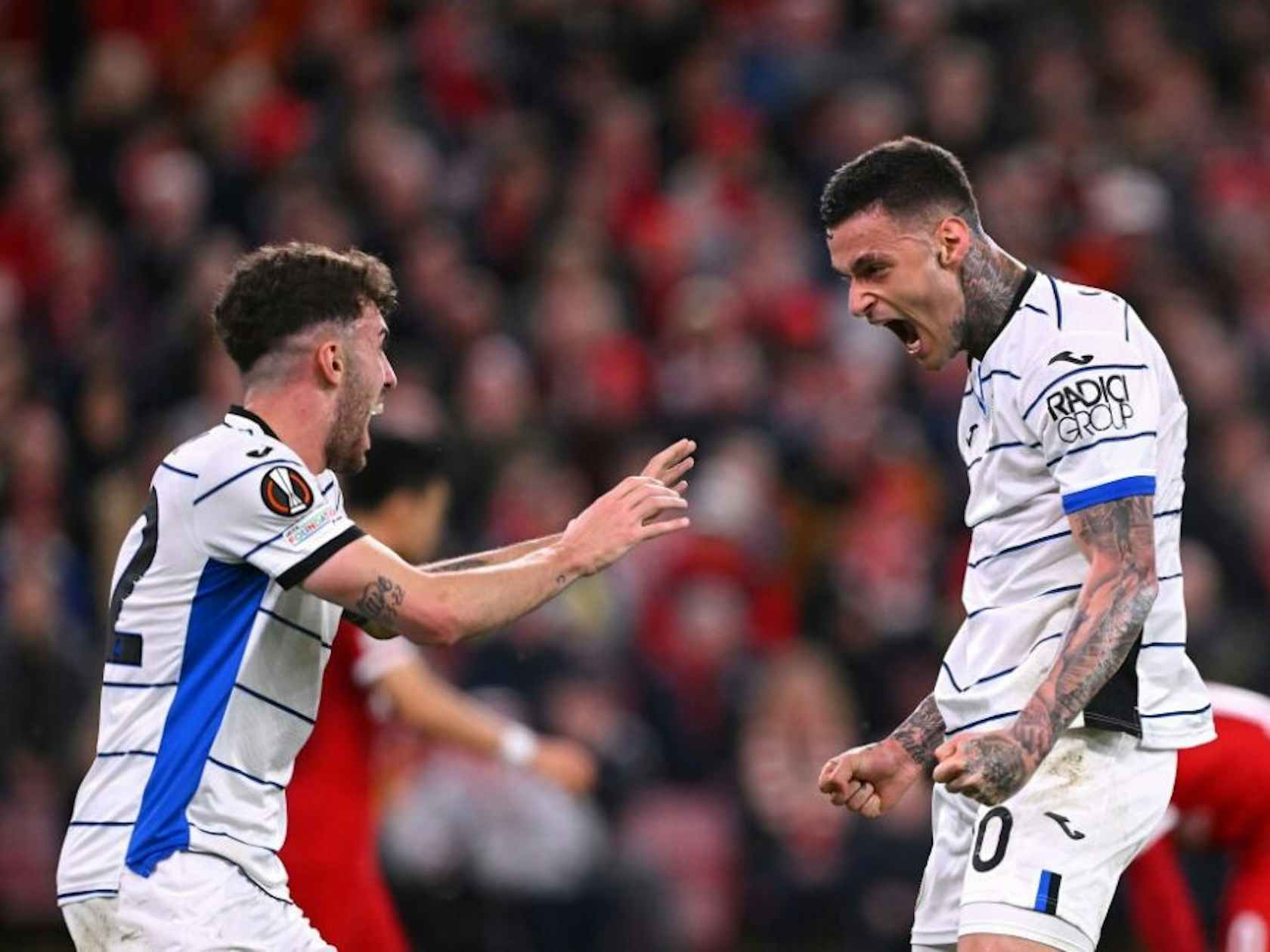 爱游戏在线登录-亚特兰大客场大胜，全队斗志昂扬