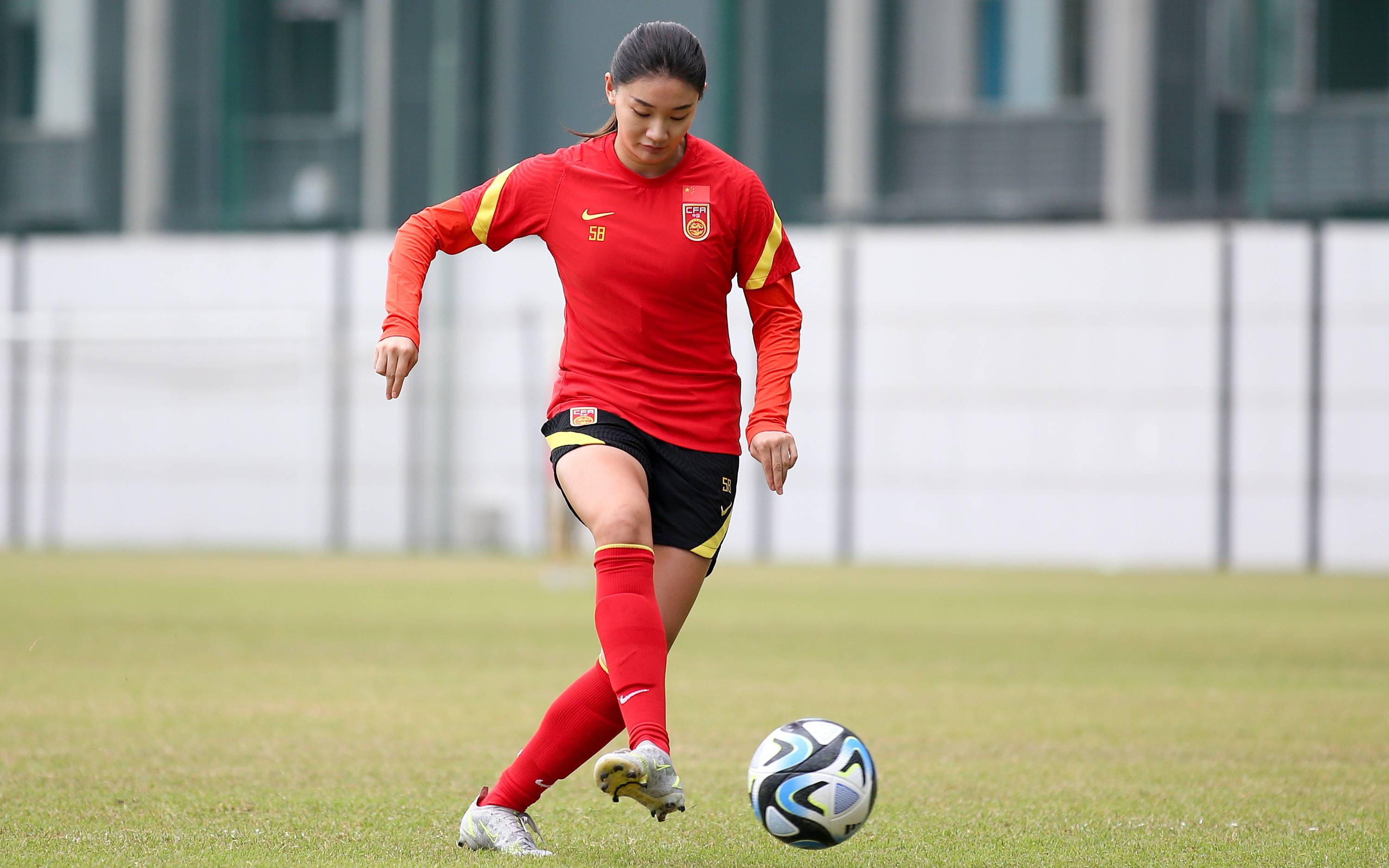 国内足球比赛中,女队表现亮眼 国内足球比赛中,女队表现亮眼