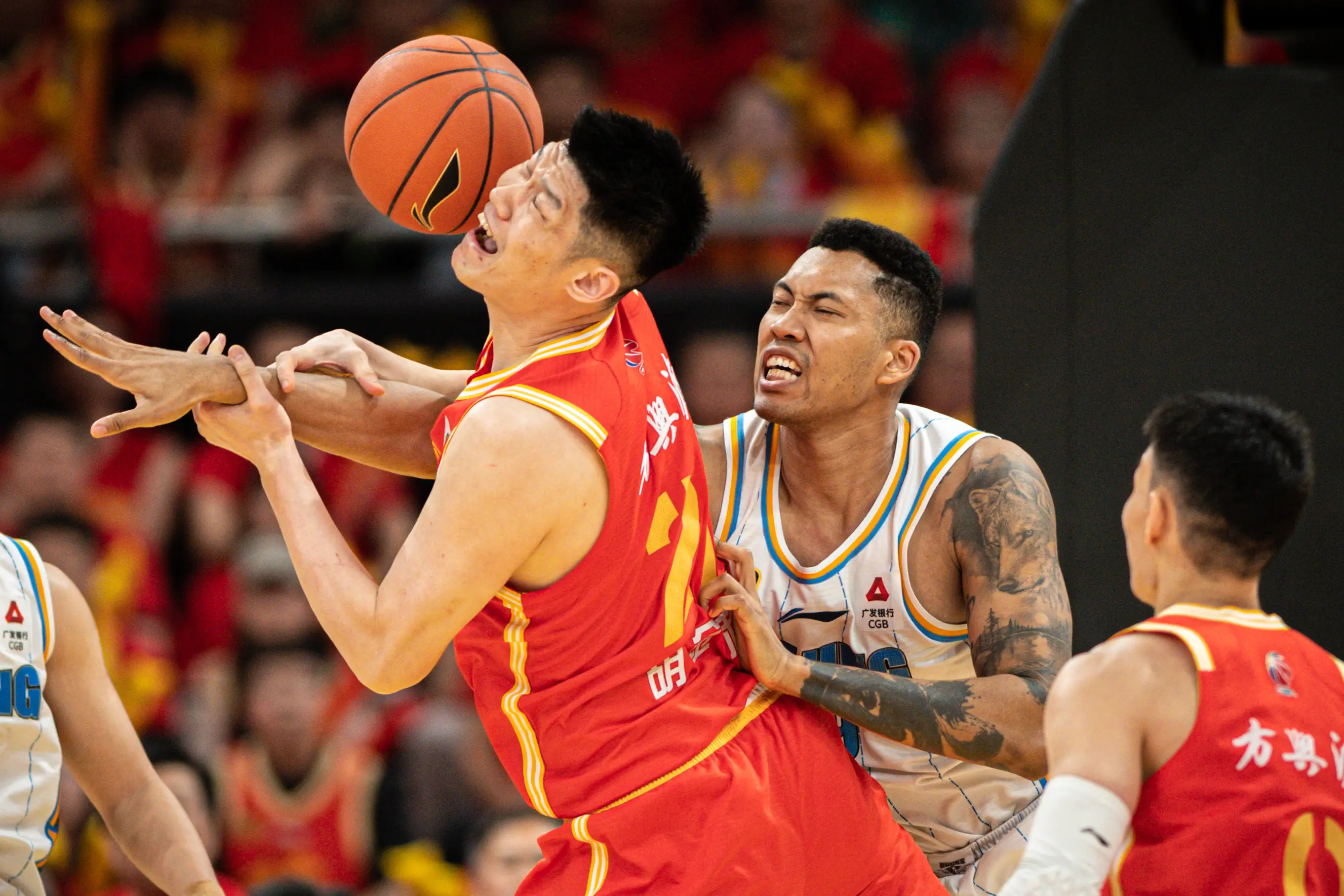 关于强强对决!国际篮球比赛场上火爆开战的信息 关于强强对决!国际篮球比赛场上火爆开战的信息