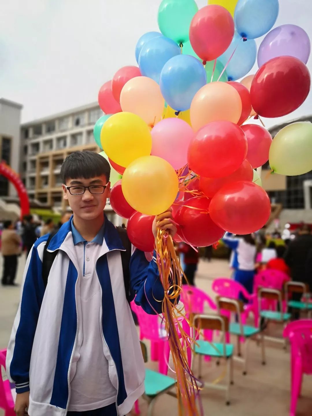 沙尔克队员斗志昂扬，誓带球队再创辉煌的简单介绍