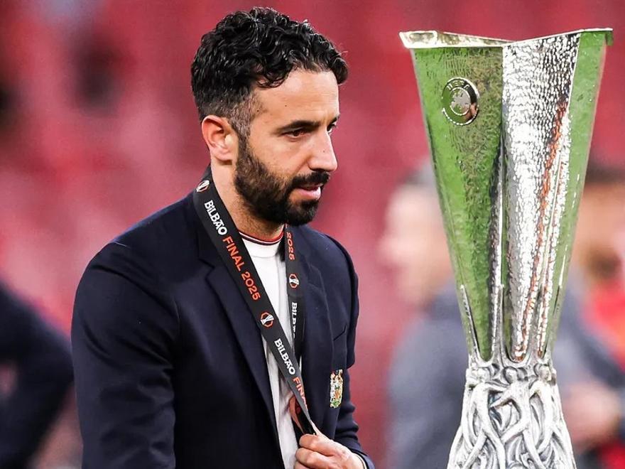 爱游戏官方登录入口-曼联惨败巴黎，欧冠夺冠梦碎