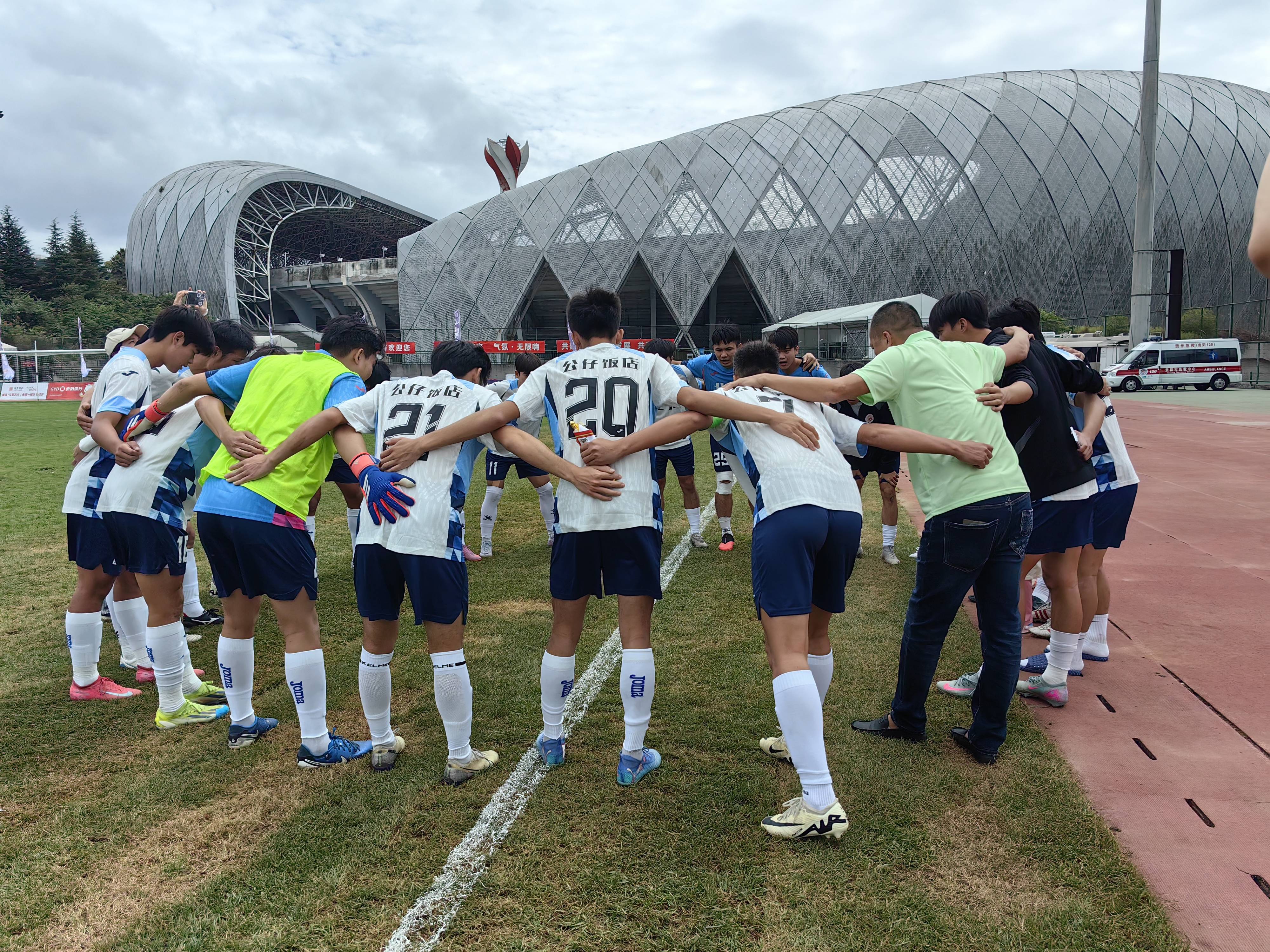 爱游戏app下载-关于日夜兼程！足球运动员全力以赴的信息